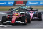 Foto zur News: Lewis Hamilton (Ferrari) und Pierre Gasly (Alpine)