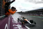Foto zur News: Michael Rossi und Lando Norris (McLaren)