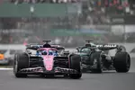 Foto zur News: Pierre Gasly (Alpine) und George Russell (Mercedes)