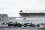 Foto zur News: Nico Hülkenberg (Sauber) und Pierre Gasly (Alpine)