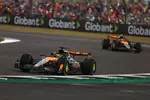 Foto zur News: Oscar Piastri (McLaren) und Lando Norris (McLaren)