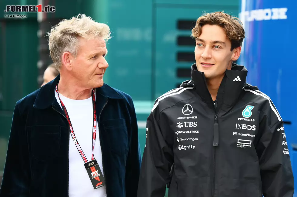 Foto zur News: Gordon Ramsay und George Russell (Mercedes)