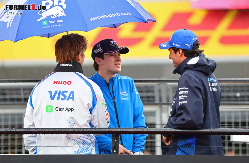 Foto zur News: Liam Lawson (Racing Bulls), Franco Colapinto (Alpine) und Carlos Sainz (Williams)