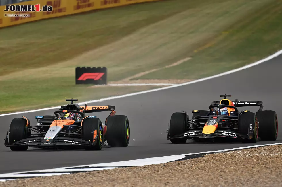 Foto zur News: Oscar Piastri (McLaren) und Max Verstappen (Red Bull)