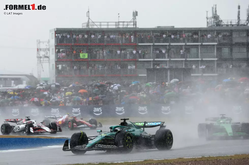 Foto zur News: Lance Stroll (Aston Martin) und Nico Hülkenberg (Sauber)