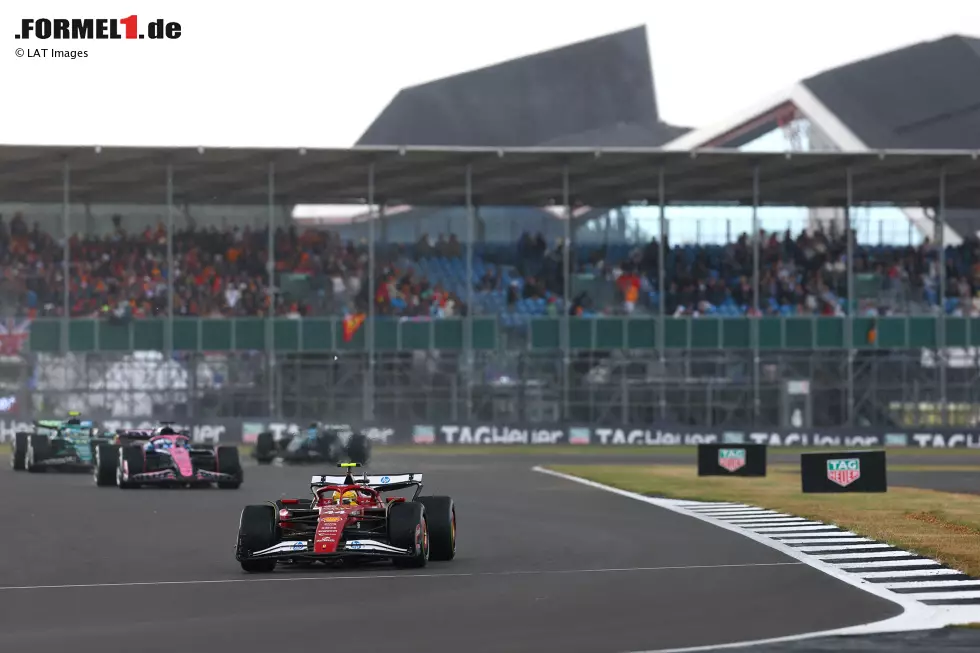 Foto zur News: Lewis Hamilton (Ferrari) und Pierre Gasly (Alpine)