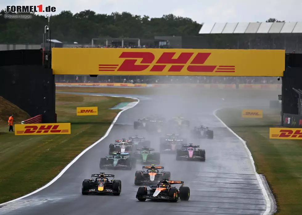 Foto zur News: Oscar Piastri (McLaren), Max Verstappen (Red Bull) und Lando Norris (McLaren)