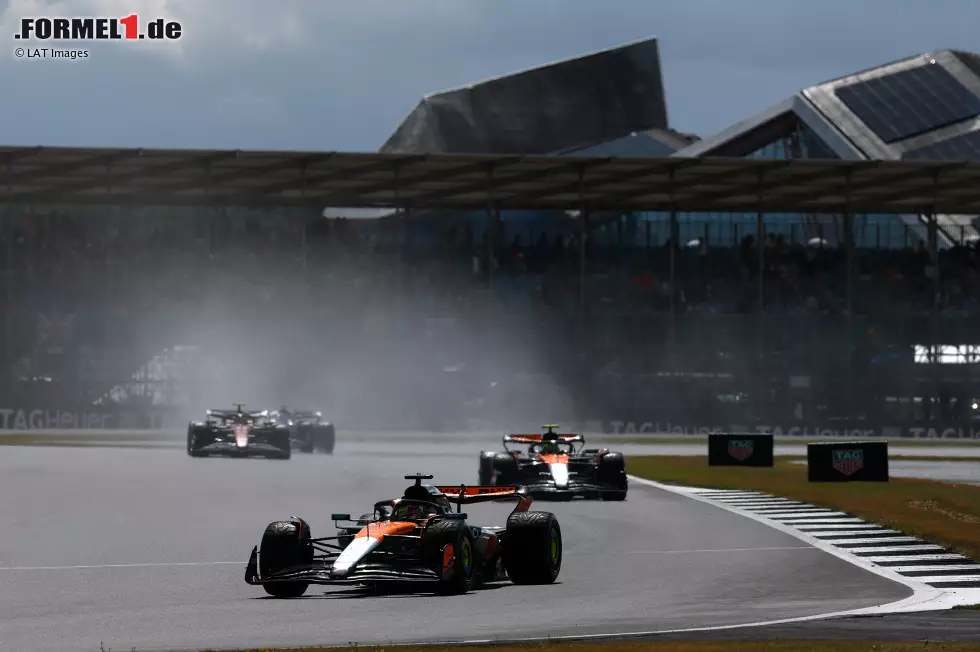 Foto zur News: Oscar Piastri (McLaren) und Lando Norris (McLaren)