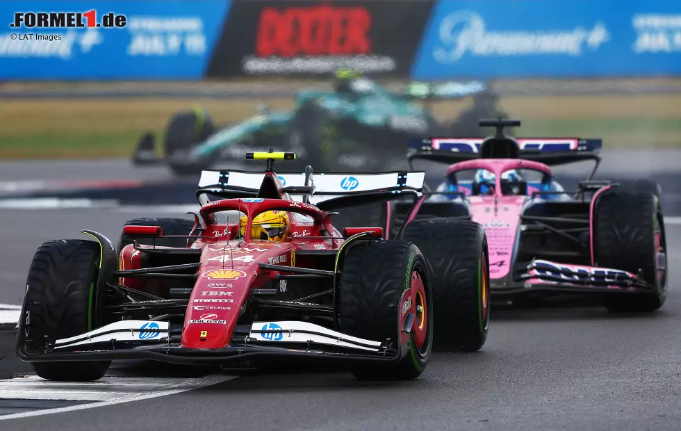Foto zur News: Lewis Hamilton (Ferrari) und Pierre Gasly (Alpine)