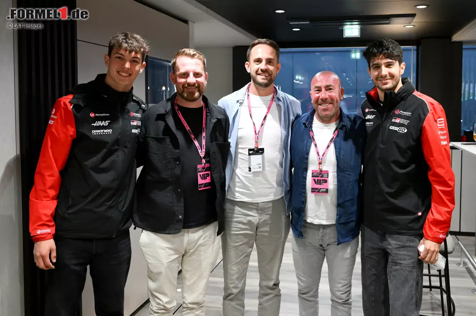 Foto zur News: Esteban Ocon (Haas) und Oliver Bearman (Haas)