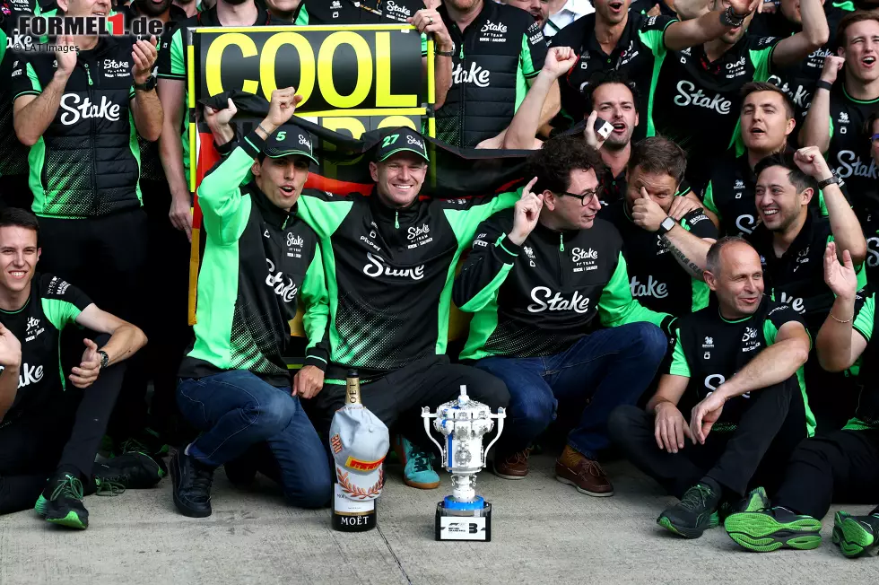Foto zur News: Gabriel Bortoleto (Sauber), Nico Hülkenberg (Sauber) und Mattia Binotto
