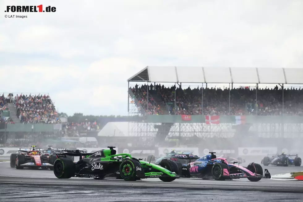 Foto zur News: Nico Hülkenberg (Sauber) und Pierre Gasly (Alpine)