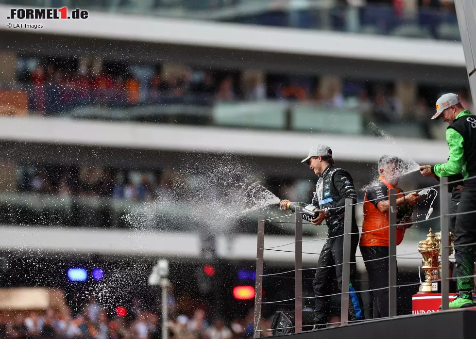 Foto zur News: Oscar Piastri (McLaren) und Nico Hülkenberg (Sauber)
