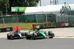 Foto zur News: Nico Hülkenberg (Sauber) und George Russell (Mercedes)