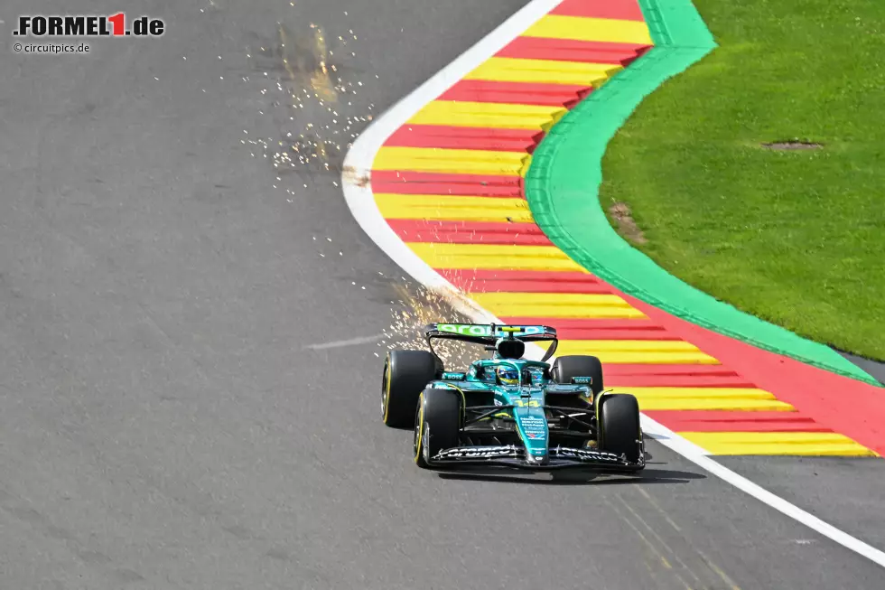 Foto zur News: Fernando Alonso (Aston Martin)