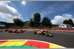 Foto zur News: Oscar Piastri (McLaren) und Max Verstappen (Red Bull)