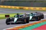 Foto zur News: Lance Stroll (Aston Martin) und Fernando Alonso (Aston Martin)