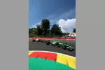 Foto zur News: Nico Hülkenberg (Sauber) und Lewis Hamilton (Ferrari)