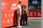 Foto zur News: Max Verstappen (Red Bull), Oscar Piastri (McLaren) und Lando Norris (McLaren)