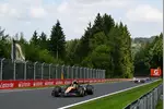 Foto zur News: Lando Norris (McLaren) und Esteban Ocon (Haas)