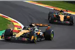Foto zur News: Oscar Piastri (McLaren) und Lando Norris (McLaren)