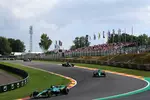 Foto zur News: Alexander Albon (Williams), Lance Stroll (Aston Martin) und Fernando Alonso (Aston Martin)