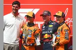 Foto zur News: Max Verstappen (Red Bull), Oscar Piastri (McLaren) und Lando Norris (McLaren)