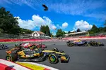 Foto zur News: Lando Norris (McLaren), Max Verstappen (Red Bull) und Charles Leclerc (Ferrari)