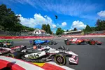 Foto zur News: Oliver Bearman (Haas), Charles Leclerc (Ferrari) und Carlos Sainz (Williams)