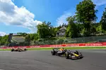 Foto zur News: Max Verstappen (Red Bull) und Oscar Piastri (McLaren)