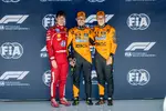 Foto zur News: Charles Leclerc (Ferrari), Lando Norris (McLaren) und Oscar Piastri (McLaren)