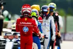 Foto zur News: Charles Leclerc (Ferrari), Isack Hadjar (Racing Bulls), Lewis Hamilton (Ferrari), Carlos Sainz (Williams) und Oliver Bearman (Haas)