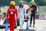 Foto zur News: Charles Leclerc (Ferrari), Carlos Sainz (Williams) und Oliver Bearman (Haas)