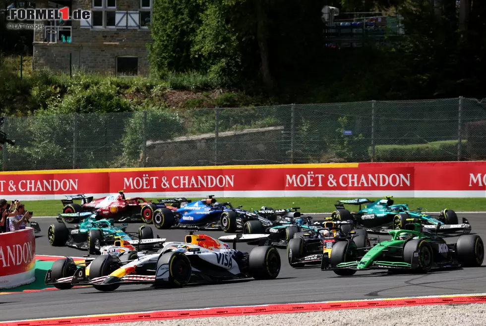 Foto zur News: Isack Hadjar (Racing Bulls) und Gabriel Bortoleto (Sauber)