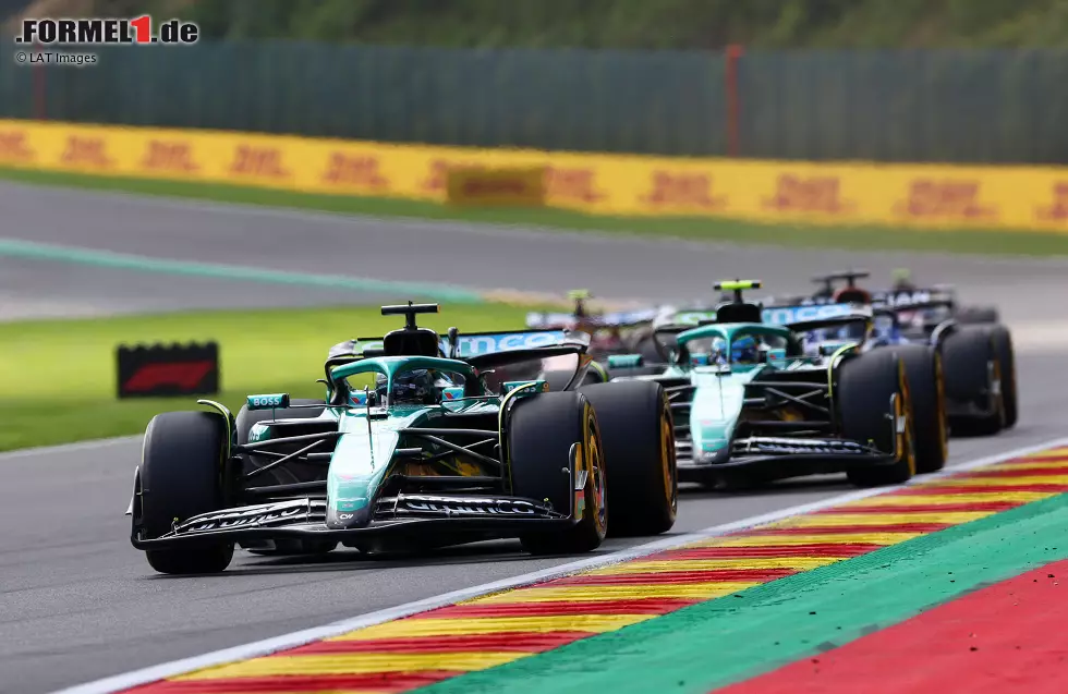 Foto zur News: Lance Stroll (Aston Martin) und Fernando Alonso (Aston Martin)