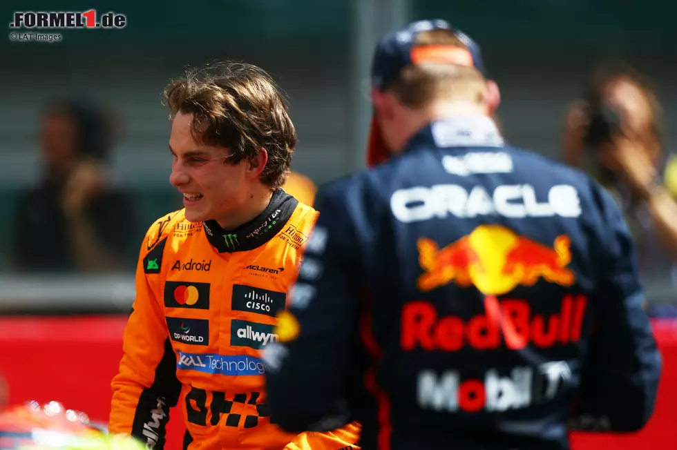 Foto zur News: Max Verstappen (Red Bull) und Oscar Piastri (McLaren)