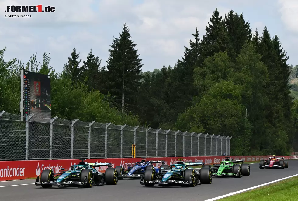 Foto zur News: Lance Stroll (Aston Martin) und Fernando Alonso (Aston Martin)