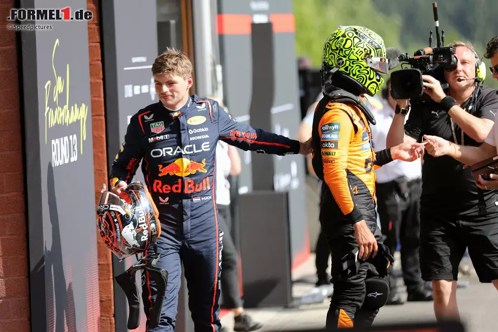 Foto zur News: Max Verstappen (Red Bull) und Lando Norris (McLaren)