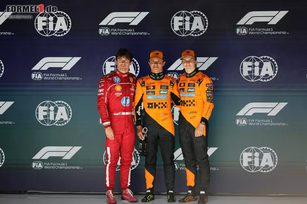 Foto zur News: Lando Norris (McLaren), Oscar Piastri (McLaren) und Charles Leclerc (Ferrari)