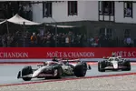 Foto zur News: Esteban Ocon (Haas) und Oliver Bearman (Haas)