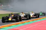 Foto zur News: Yuki Tsunoda (Red Bull), Isack Hadjar (Racing Bulls) und Liam Lawson (Racing Bulls)