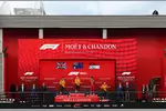 Foto zur News: Oscar Piastri (McLaren), Lando Norris (McLaren) und Charles Leclerc (Ferrari)