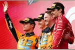 Foto zur News: Oscar Piastri (McLaren), Lando Norris (McLaren) und Charles Leclerc (Ferrari)