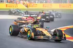 Foto zur News: Lando Norris (McLaren), Charles Leclerc (Ferrari) und Max Verstappen (Red Bull)