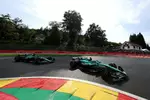 Foto zur News: Lance Stroll (Aston Martin) und Fernando Alonso (Aston Martin)