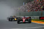Foto zur News: Charles Leclerc (Ferrari) und Max Verstappen (Red Bull)