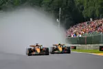Foto zur News: Oscar Piastri (McLaren) und Lando Norris (McLaren)
