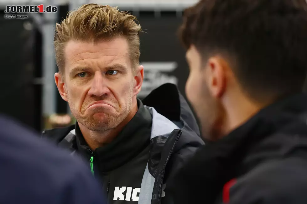 Foto zur News: Nico Hülkenberg (Sauber) und Esteban Ocon (Haas)