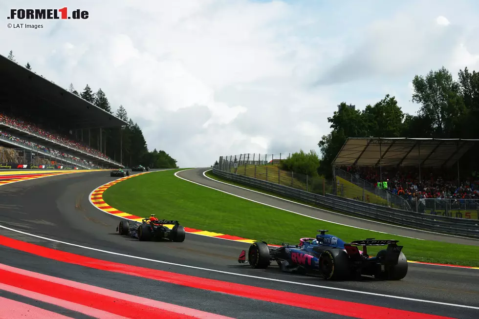 Foto zur News: Yuki Tsunoda (Red Bull) und Pierre Gasly (Alpine)