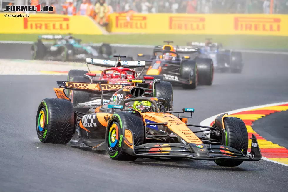 Foto zur News: Lando Norris (McLaren), Charles Leclerc (Ferrari) und Max Verstappen (Red Bull)